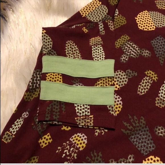 ⭐️ LuLaRoe Cactus Irma Shirt - Picture 6 of 8